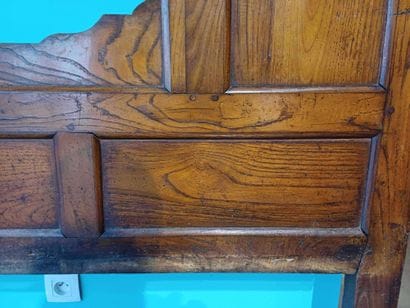 Enclosed bed front in oak
19th century
194.5...