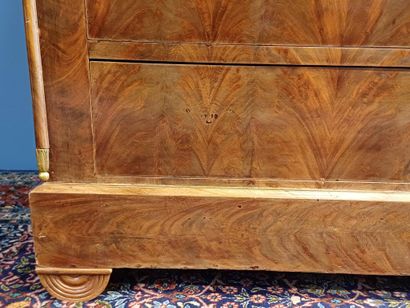 Chest of drawers in mahogany and flamed mahogany...