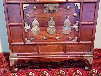 FAR EAST, 20th century
Stained wood cabinet...
