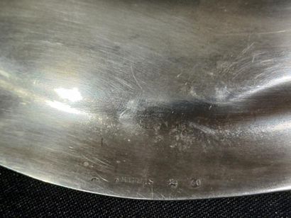 PLAT in silver-plated metal. Oval, with filleted...