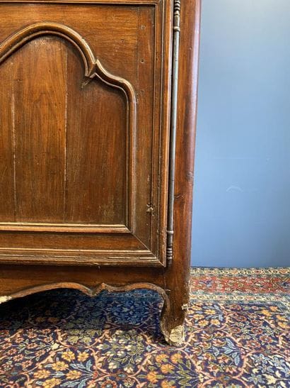 Moulded natural wood sideboard opening to...