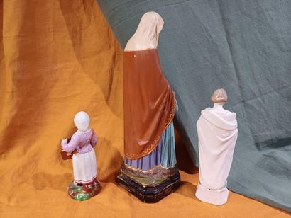 Ensemble comprenant :
- Statuette en plâtre...