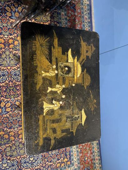 Far Eastern style working table with Chinese...