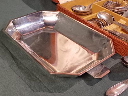 Set including :
- Mismatched silver-plated...