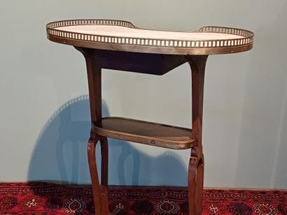 Set comprising a kidney-shaped table in mahogany...