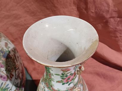 CHINA, Canton - 20th century 
Two porcelain...