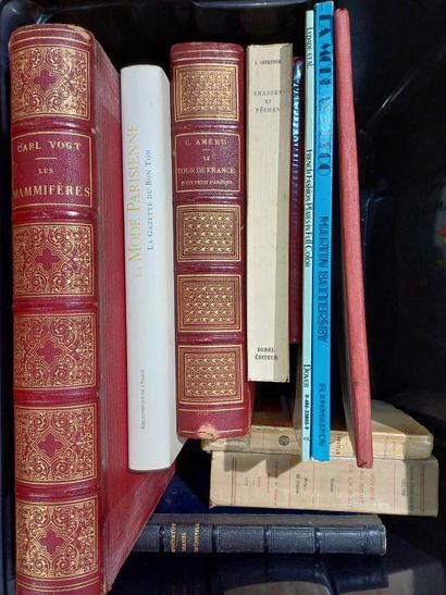 Lot of books including: 
- VOGT (Carl), Mammals
-...