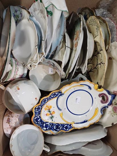 Collection de soucoupes en porcelaine et...