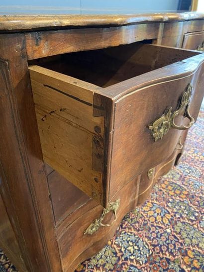 Curved-front chest of drawers in molded walnut...