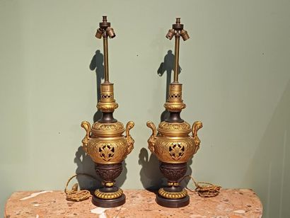 PV Paire de lampes de forme balustre à deux...
