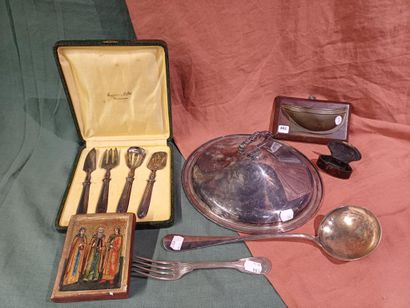 Silver-plated metal set including a vegetable...
