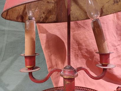 Lampe bouillotte à deux lumières en métal...