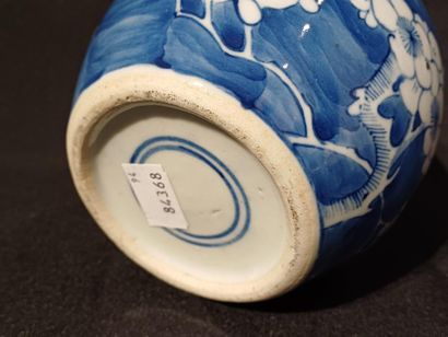 CHINA
Set comprising a covered pot, a vase...