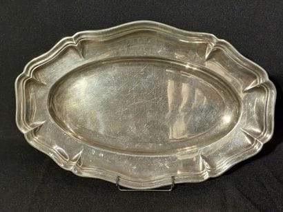 PLAT in silver-plated metal. Oval, with filleted...