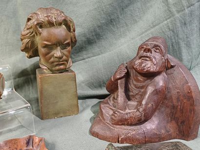 Ensemble comprenant une sculpture de Beethoven...