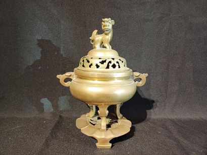 CHINA, early 20th century 
Perfume burner...