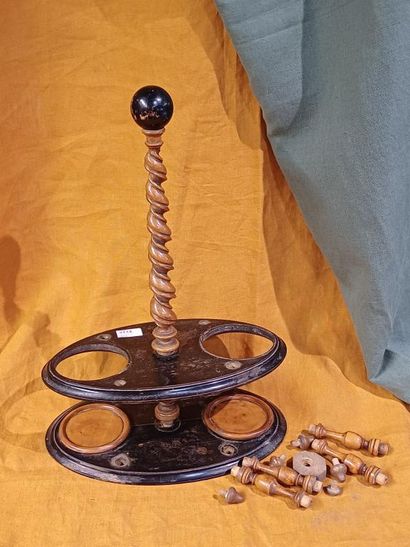 Set including :
- a silver napkin ring. Minerve...