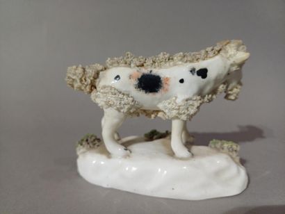 Sujet représentant un bouc en porcelaine...