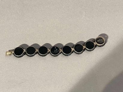 Chased jet and vermeil bracelet (accidents)...