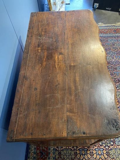 Curved-front chest of drawers in molded walnut...