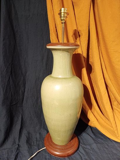 FAR EAST, 20th century 
Celadon cracked porcelain...