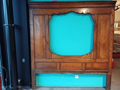 Enclosed bed front in oak
19th century
194.5...