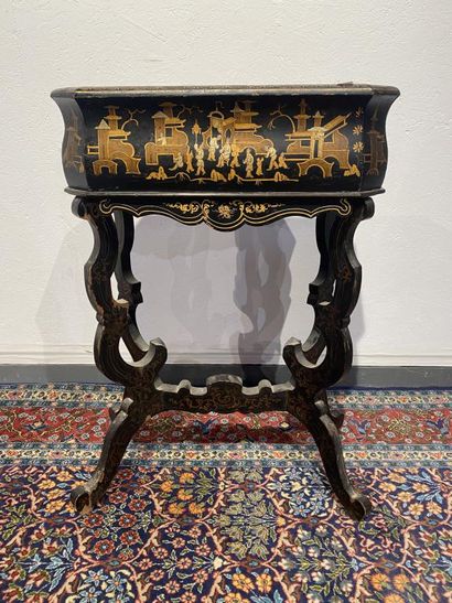 Planter in black lacquered wood with gilded...