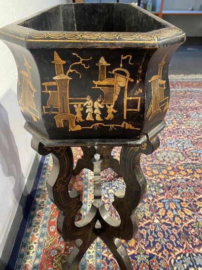 Planter in black lacquered wood with gilded...
