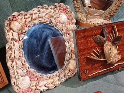 Set of ten decorative elements and souvenirs...