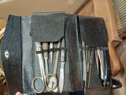 Set including :
- a silver napkin ring. Minerve...