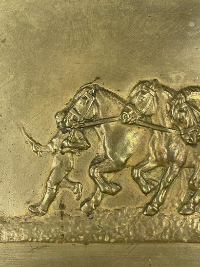 Plaque rectangulaire en bronze doré représentant...