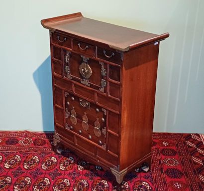 FAR EAST, 20th century
Stained wood cabinet...