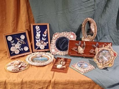 Set of ten decorative elements and souvenirs...