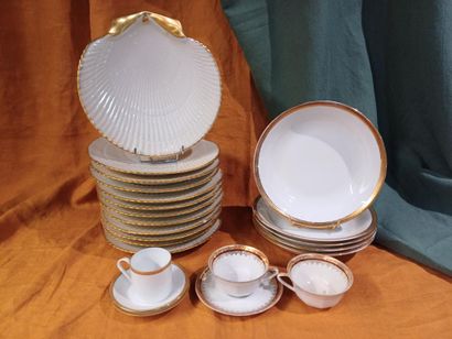 LIMOGES - RAYNAUD
Ensemble en porcelaine...