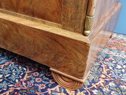 Chest of drawers in mahogany and flamed mahogany...