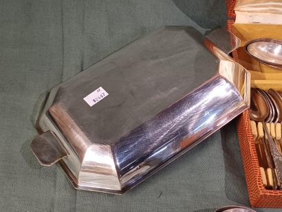 Set including :
- Mismatched silver-plated...