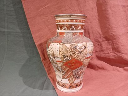 JAPAN, Satsuma - 20th century
Earthenware...