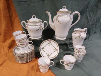 E. BOURGEOIS PARIS
Service à café en porcelaine...