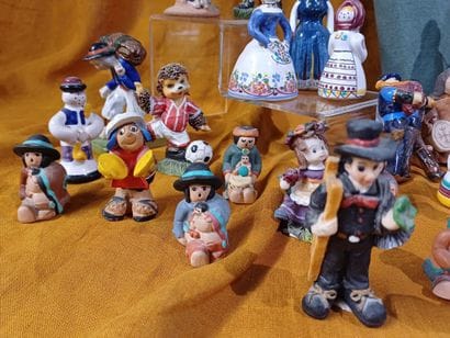 Collection of figures in painted wood, glazed...