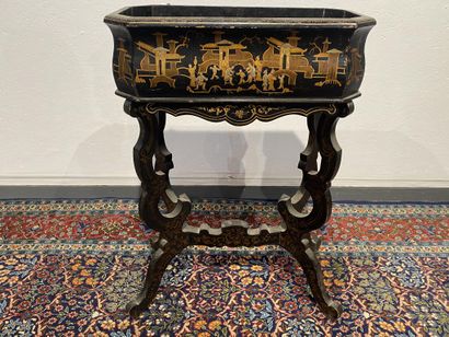 Planter in black lacquered wood with gilded...