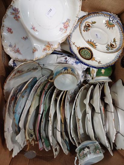 Collection de soucoupes en porcelaine et...