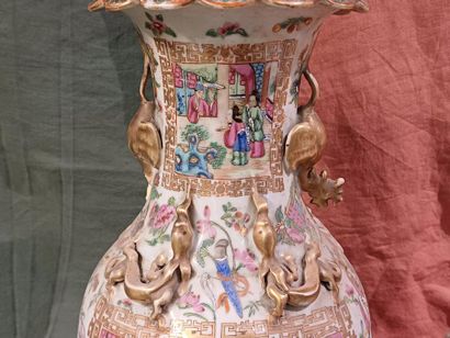 CHINA, Canton - 20th century 
Two porcelain...