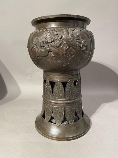 JAPAN - MEIJI period (1868 - 1912)
Polylobed...