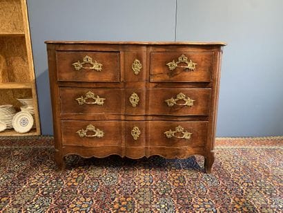 Curved-front chest of drawers in molded walnut...