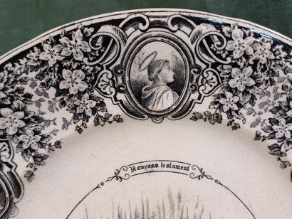 SARREGUEMINES
Suite de dix assiettes en faïence...