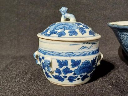 CHINA
Set comprising a covered pot, a vase...