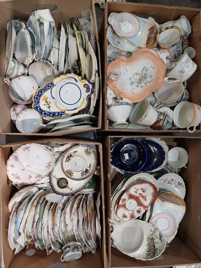 Collection de soucoupes en porcelaine et...