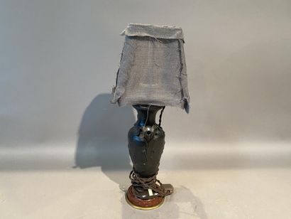 Vase à deux anses feuillagées en régule à...