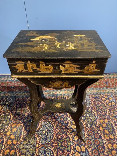 Far Eastern style working table with Chinese...