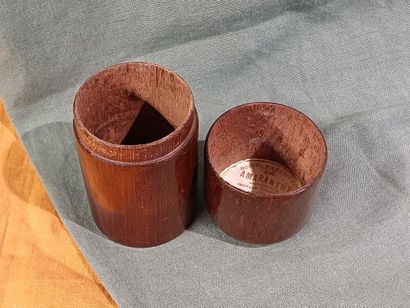 Ensemble de trois coffrets :
- en bois à...